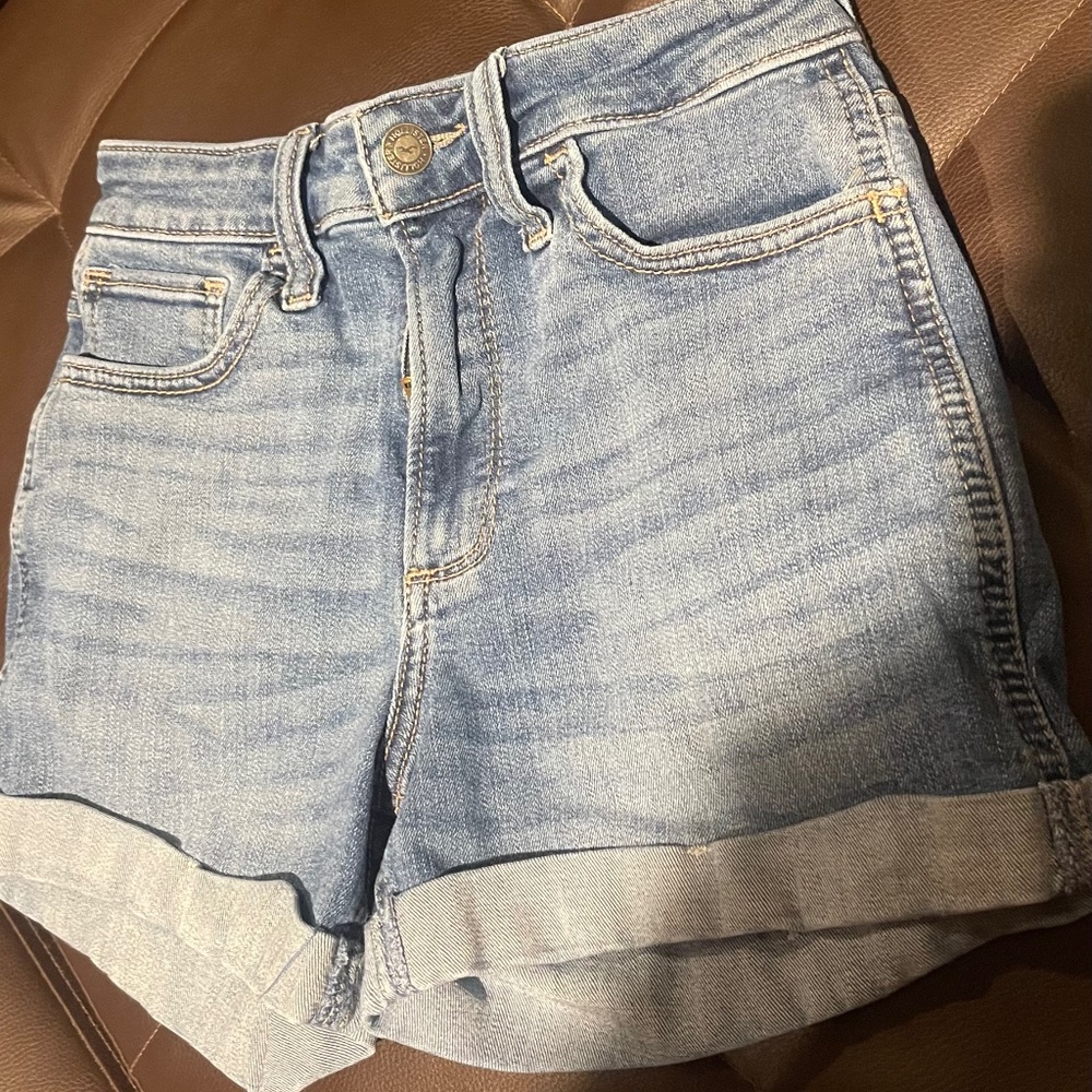 Hollister bundle shorts and pants size 24 & 25